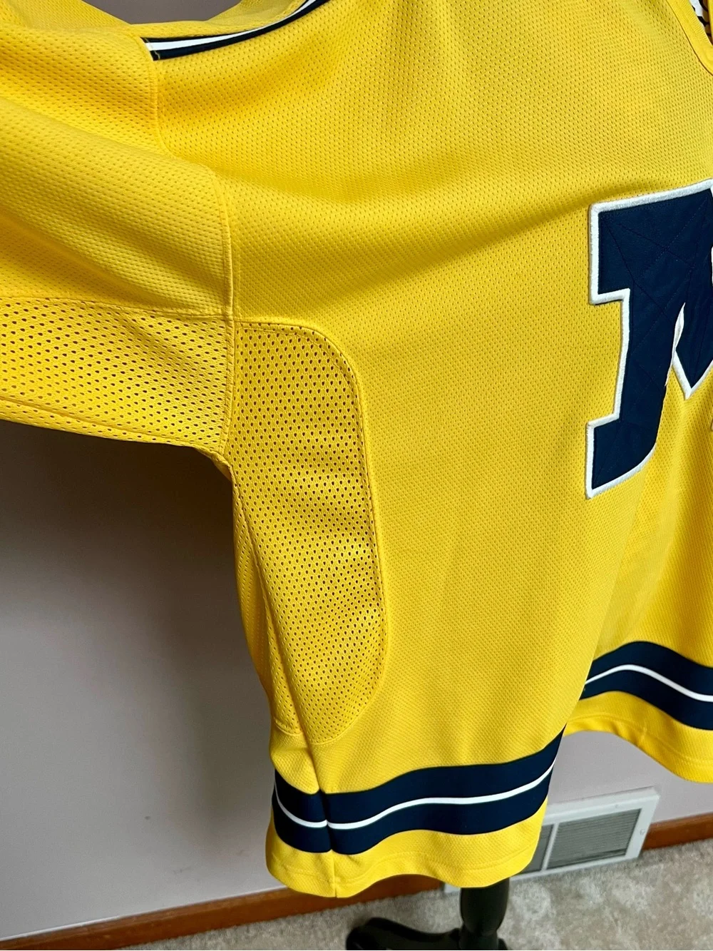 NIKE Vintage Team University of Michigan Wolverines Ice Hockey Jersey